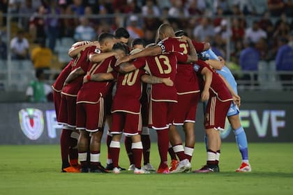 La crítica es sana, pero NO es momento de poner en duda el objetivo. Ir al Mundial es evolución. Permitirá que nuestros jugadores se posicionen en la élite, lo que traerá mayor nivel a la Selección. Hay que ir, sí o sí, guste o no el estilo de la Selección. ¡Es ahora o nunca! 🇻🇪