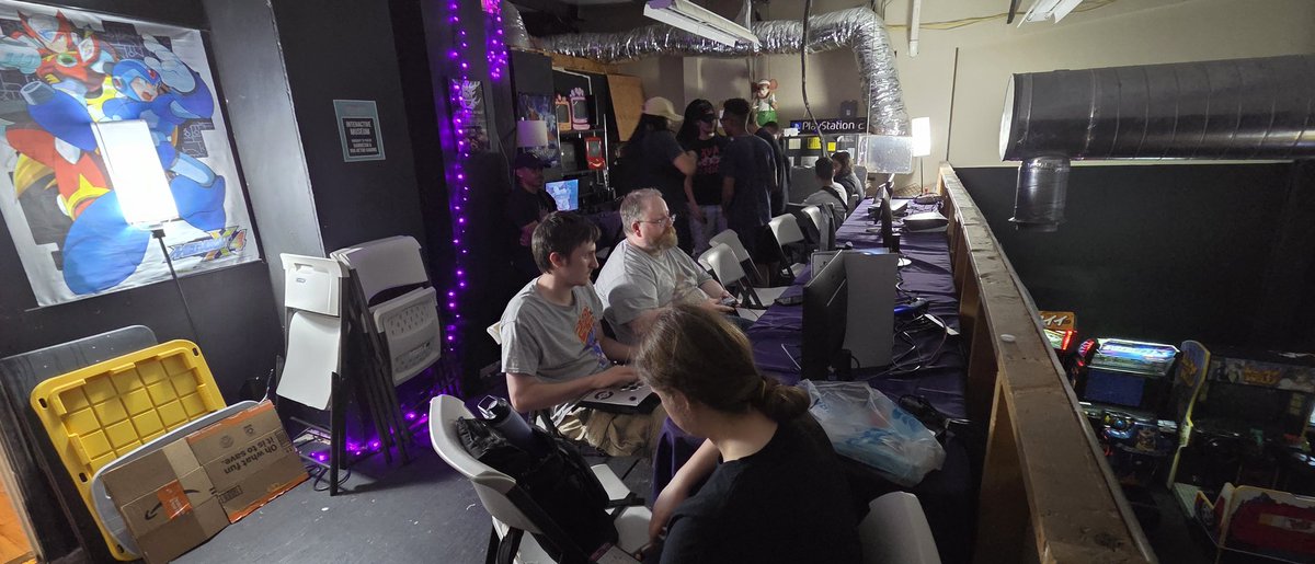 TheHieroGroup's tweet image. We coolin' at Dawnstar Arcade for RVAFGC The King Returns joint. 
Good Times... Tiiiggghhhht 🤟🤟

LFG!!! 👹
@TC10121 1st SF6
@Ludthinks 2nd SF6 4th T8
@lumen_reber 1st T8