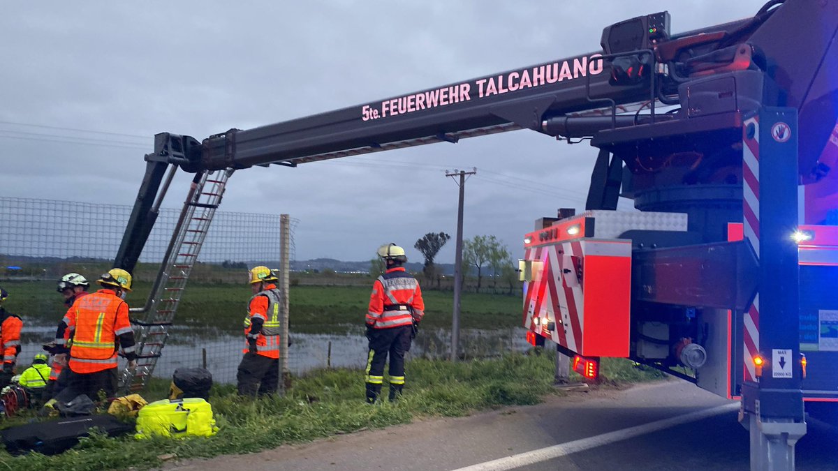 mafasud's tweet photo. #Talcahuano Equipos de emergencia trabajan en extracción de lesionados con unidad de escala mecánica articulada, ruta interportuaria llegando a peaje (carriel sur) https://t.co/JGrjZsn0zW