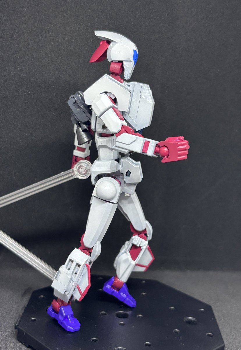 TKOtko47o's tweet image. #戦闘フィギュア
使用の
#THEXDER
完成！
#GAMEARTS
のデビュー作！
胸と肩、脛に装甲足して、頭部も少し形状変更
ゲーム中で印象的な歩行ポーズも再現可能
無論、飛行形態にも変形！

続