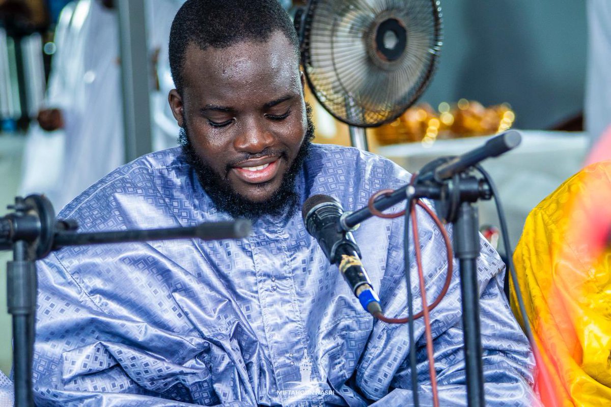 Baay_hacker's tweet photo. Bidaa naniou si jamm
Dou tee bou dewene daniou bidaa waat
Yalla naniou Kou BAAX KI nangoul lepp barkep khassaid
#maouloud
#leylatoulmawlidinabi
#khassida
#hizbut_tarqiyyah
#bayefall https://t.co/4QyR63bEwl