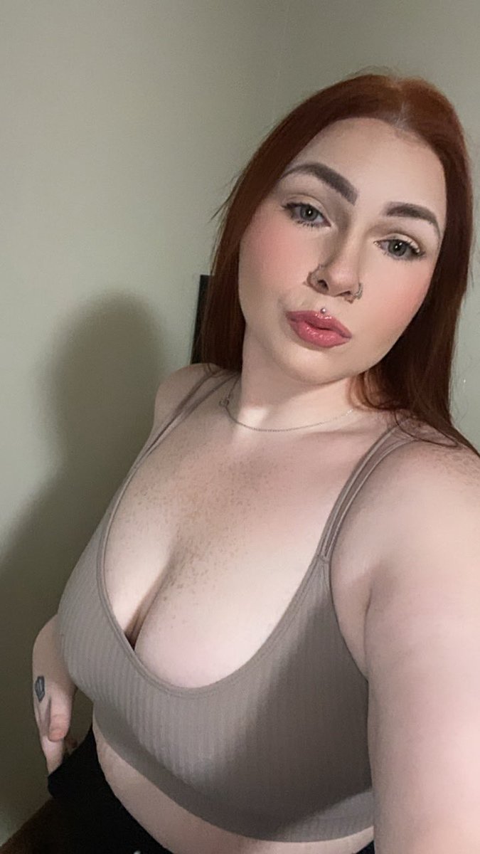 Gabri3ll3Gidget's tweet photo. I’m a redhead now yall 😘 #redhead #redhair #piercings #girlswithpiercings #smile #content #contentcreator #onlyfans #of #thick #tigolbitties #volumptious https://t.co/4AHzdtOAou