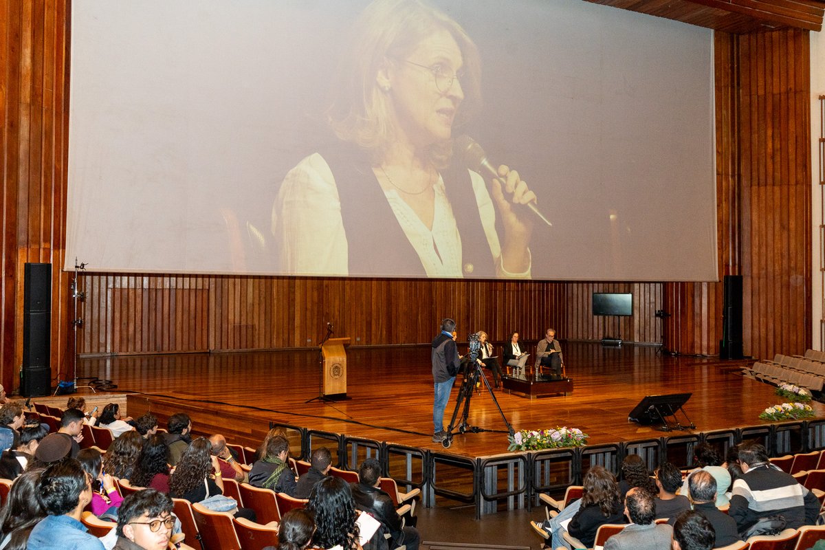 Revive el #DiálogoMagistral «Inteligencia artificial, ciencias sociales y pensamiento crítico»
🗣️ Con Joan Subirats, Ana Laura Rivoir y Flavia Costa
🎙️ Moderación: María Fernanda Pampin
📺 Miralo en #CLACSO2025 👉 youtube.com/watch?v=36lxL8…