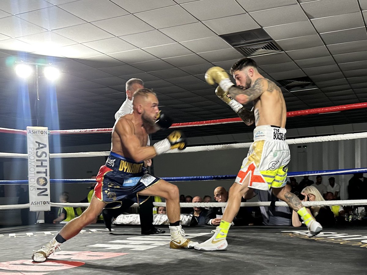 Amazing main event in Alfreton tonight on the first Trilogy Promotions show. Craig Derbyshire retained his Commonwealth light flyweight title with a unanimous points win over Liam Dring, in a fight that was fought at 500 mph from the first bell to the last, by both men. Superb 👏🏻