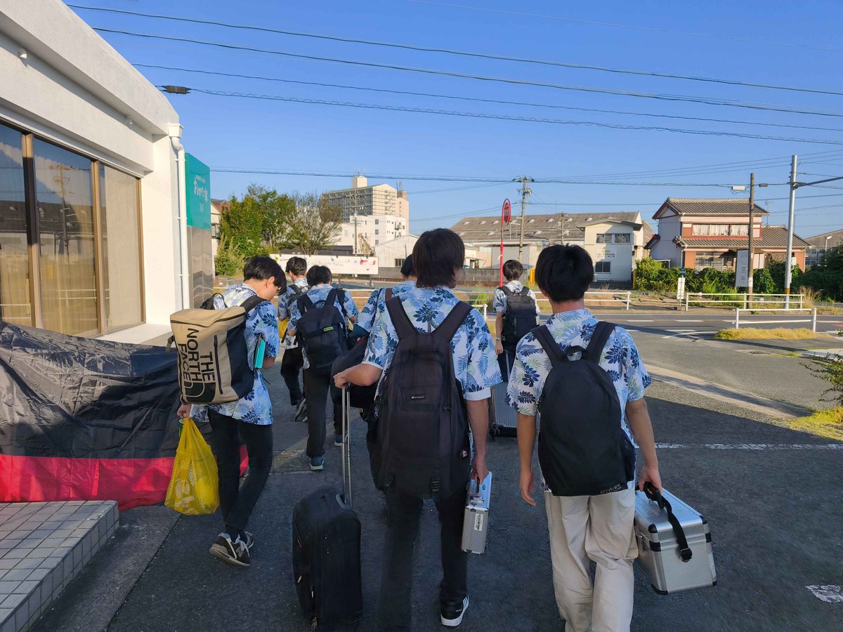 東海地区交流ロボコン当日となりました！
チームメンバーは宿を出て会場に到着しました。
ベストを尽くせるように頑張ります！
#ロボコン　#RUR