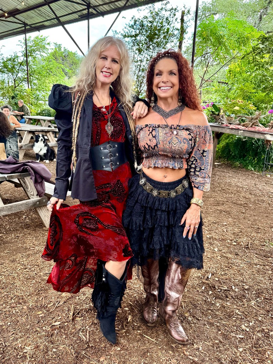 ChristySeguin's tweet photo. I'm so excited to meet Shawn Austin! The fundraiser at @12foxbeer tonight is to help her recover from losing everything in the Sandy Creek floods. 

I can't wait to see her perform! She's about to get on stage so y'all hurry up and get out here!!!

As you can see, I got into the Gypsy spirit myself! Channeling my inner Stevie-my Supreme 😁