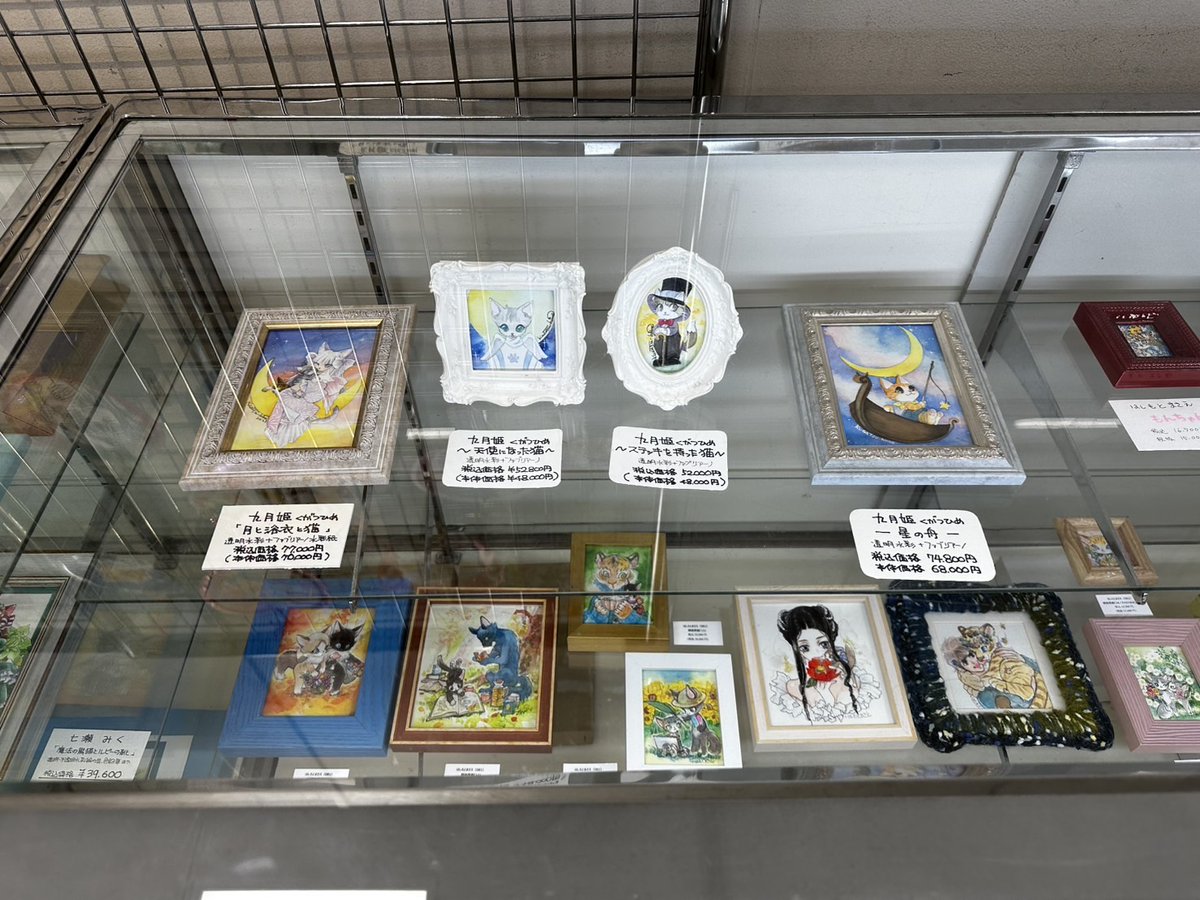 新宿高島屋で開催中の「ねこ展」も残り今日明日の二日間となりました。横浜に続き、おそ松さんの猫グッズのブースもあります😊私の絵も一点残っています。漫画家、イラストレーターの直筆の原画がずらり並んでおります。原画を見れて、欲しくなったらお家にお迎えできるこの機会を逃すな❤ 