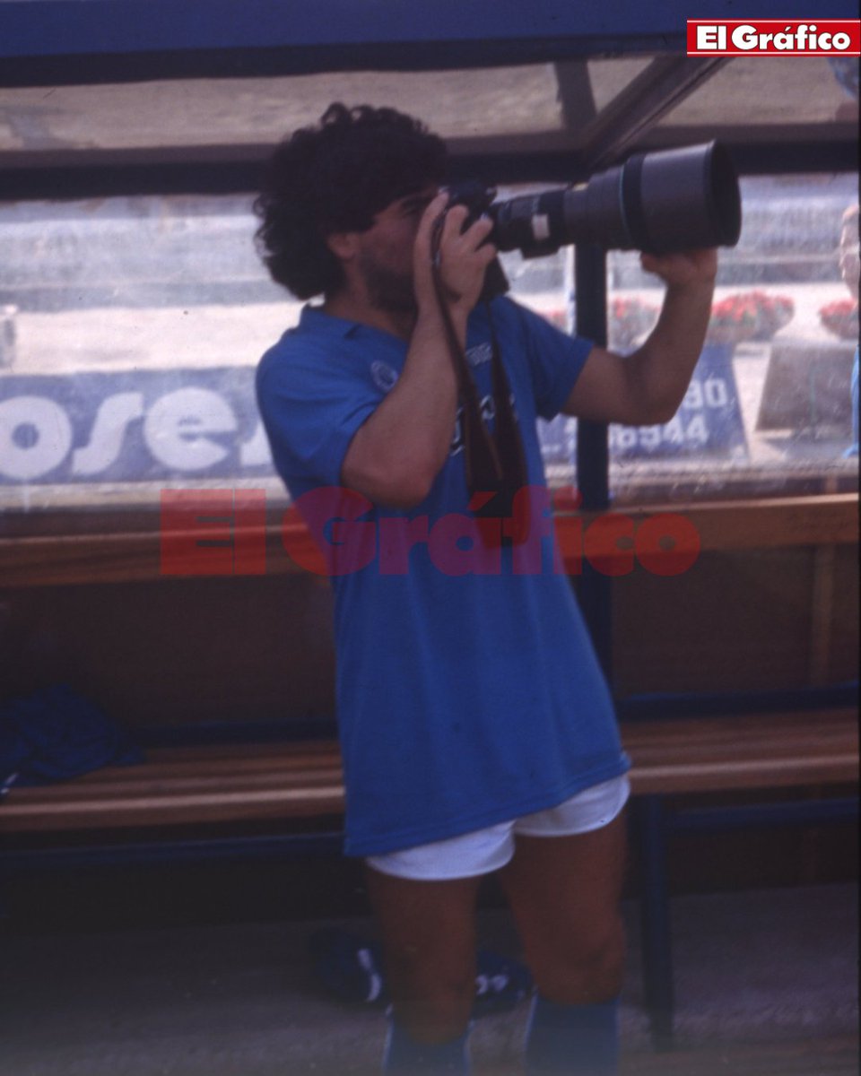 elgraficoweb's tweet photo. 🗓️ Hasta su cumpleaños, el 30 de octubre, cien fotos inéditas o desconocidas de Diego Maradona, una por día.

😁 A ver, sonrían para la cámara

🔙 Año 1987

📷 Archivo El Gráfico https://t.co/cehBC5p8SR