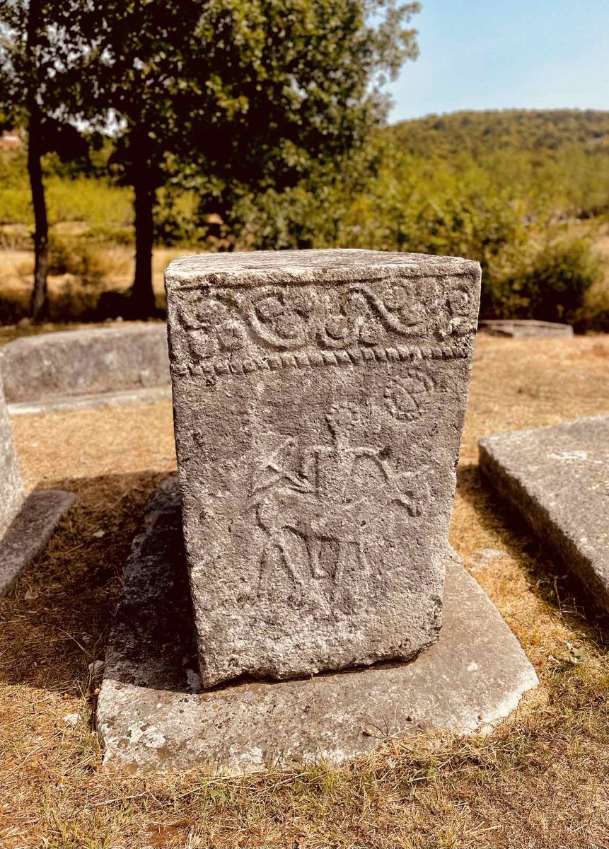 OmkoRed's tweet photo. Stolac-Stećci-Nekropola Boljuni-Makovština https://t.co/rCvL6owted