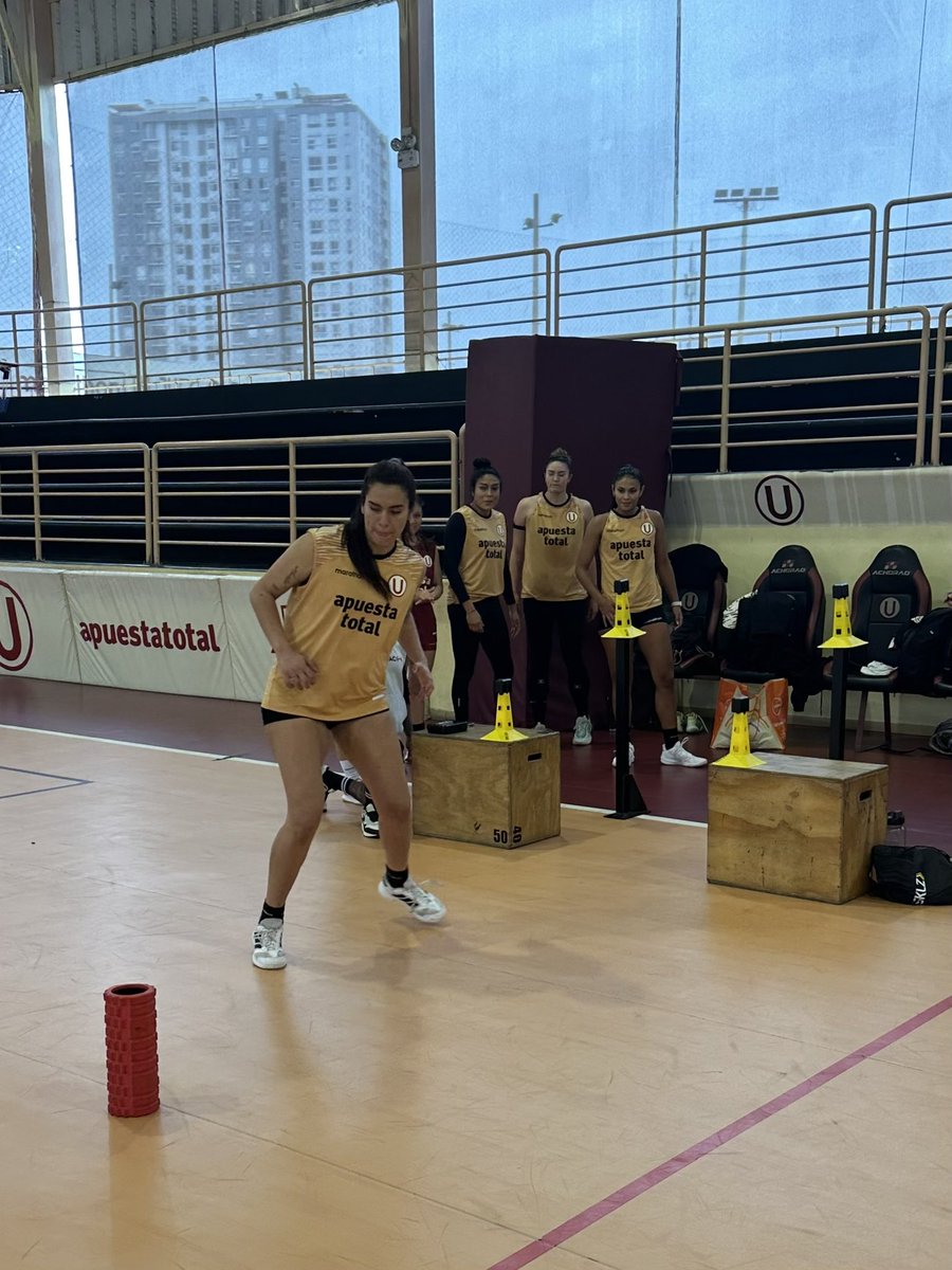 fhervas13's tweet photo. Hoy acabamos la semana con pruebas de velocidad y potencia. Sin prisa, pero sin pausa. Buen trabajo equipo. 
“Y dale U”@Universitario https://t.co/55RNu9c65Y