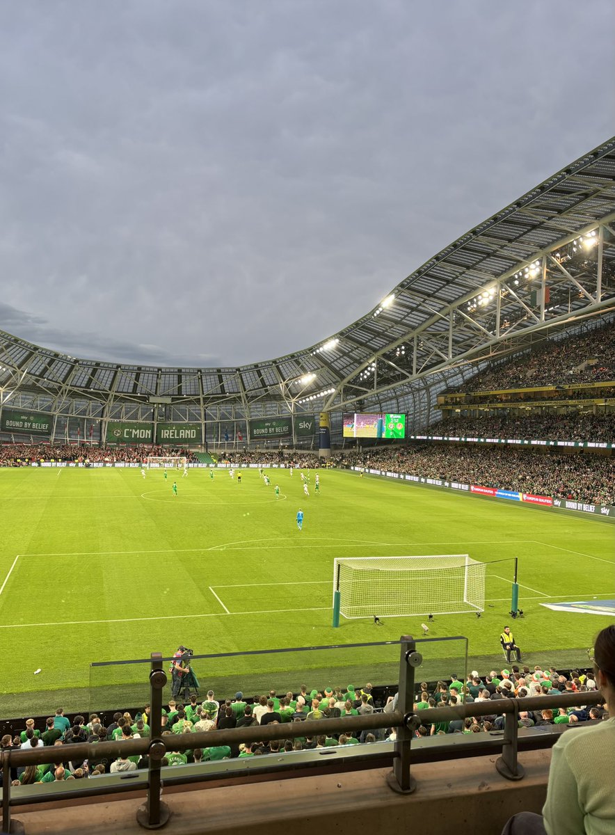 anthonykellyis's tweet photo. Ireland v Hungary, Lansdowne Road https://t.co/IlRCHQ26US