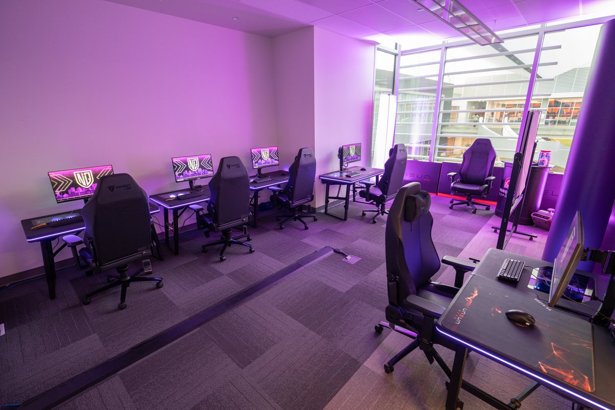 Level up where only NorQuest Heroes Varsity can play — presenting our NorQuest Heroes exclusive labs!

Get access to state-of-the-art gaming facilities powered by <a href="/unevngg/">UNEVN</a> !

Want in on this professional setup? Join the NorQuest Heroes and experience next-level gaming.