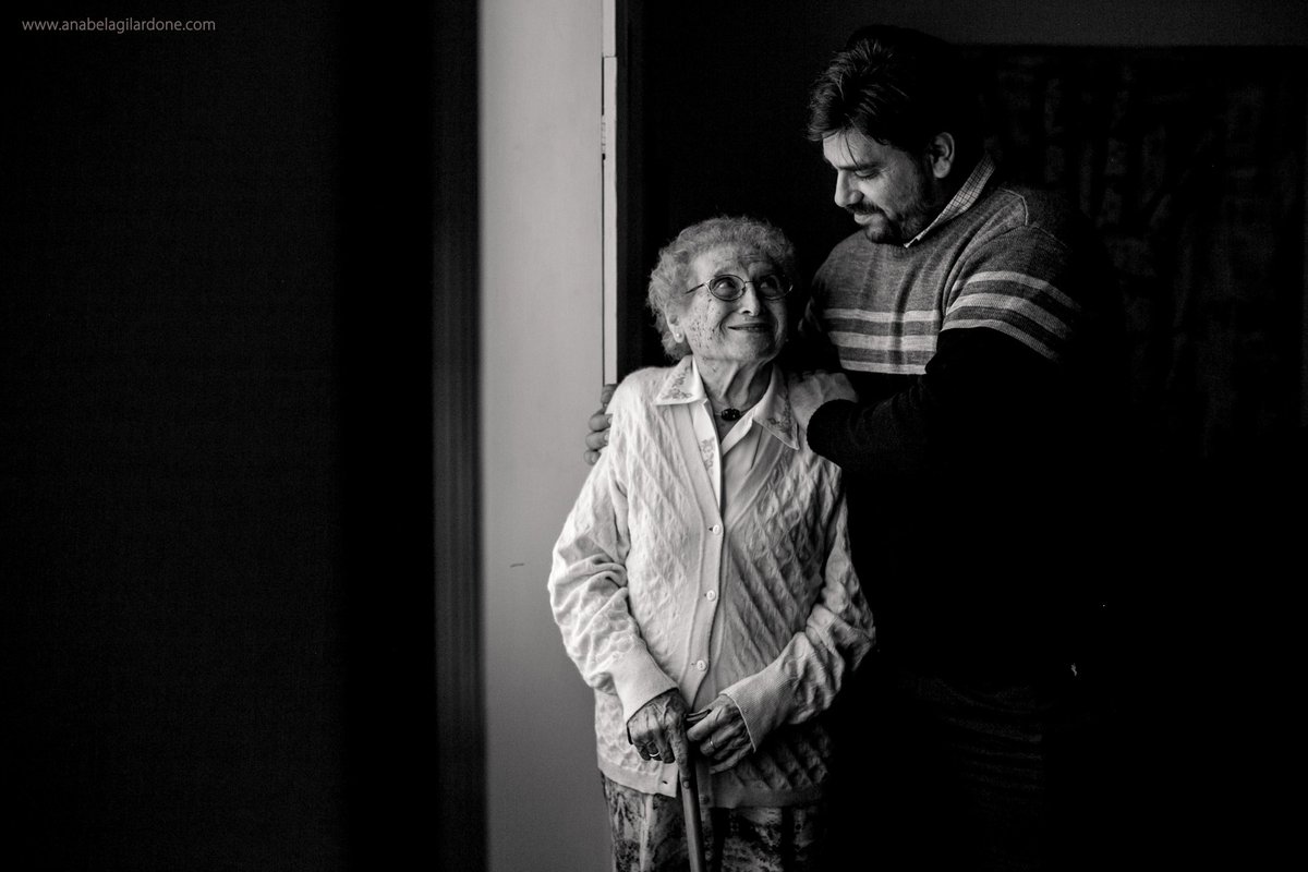 Se fue mi Baba, Rosa y más allá de la tristeza que siento, me alivia pensar que después de 46 años vuelve a encontrarse con mi mamá y con su gran amor, mi abuelo Benjamín.
Llegó el momento de su merecido descanso... 🖤