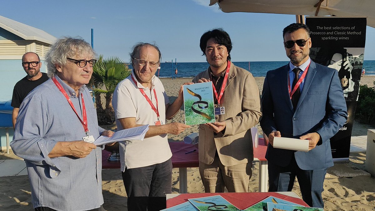 ㊗️ベネチア３冠！！
独立系の金鰻賞、最優秀アジア作品賞特別表彰、公式オリゾンティ部門審査員特別賞🎊🎊🎊藤元組の皆さん、おめでとうございます😊
苦境にたつロヒンギャのみなさん、ミャンマーのみなさんの未来が、少しでも良い方向にむかいますように。