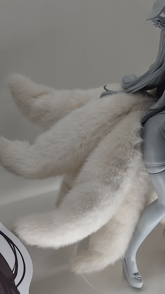 Kurena1Kitsune's tweet image. 個人的に凄いと思ったのがこの信濃さんのフィギュア🦊
しっぽが凄いや…！！以前俺がしっぽのグッズが欲しいと言った時に、三輪木さんが反応してくださって、もしかしてこれが答えなのですか😭🙏
実に美しい…これがしっぽの最高地点という事か…無限の可能性を教えてくださってありがとう🦊🙏