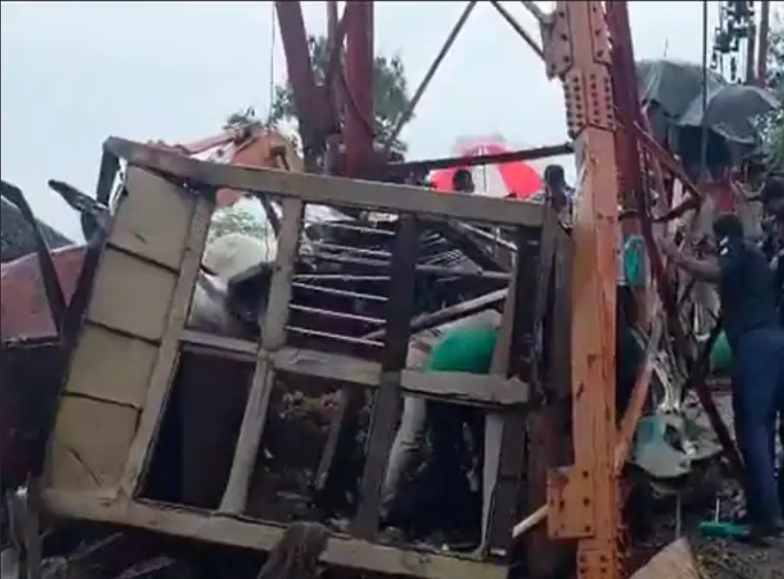 MukeshBangra12's tweet image. 📣Big Breaking News 

🔴Tragic accident in Pavagadh Shaktipeeth of Gujarat, 6 people died on the spot when the ropeway wire broke,

👉Accidents are happening every day...

These incidents happen due to corrupt system..

Investigation should be done..

#gujarat #Pavagadh