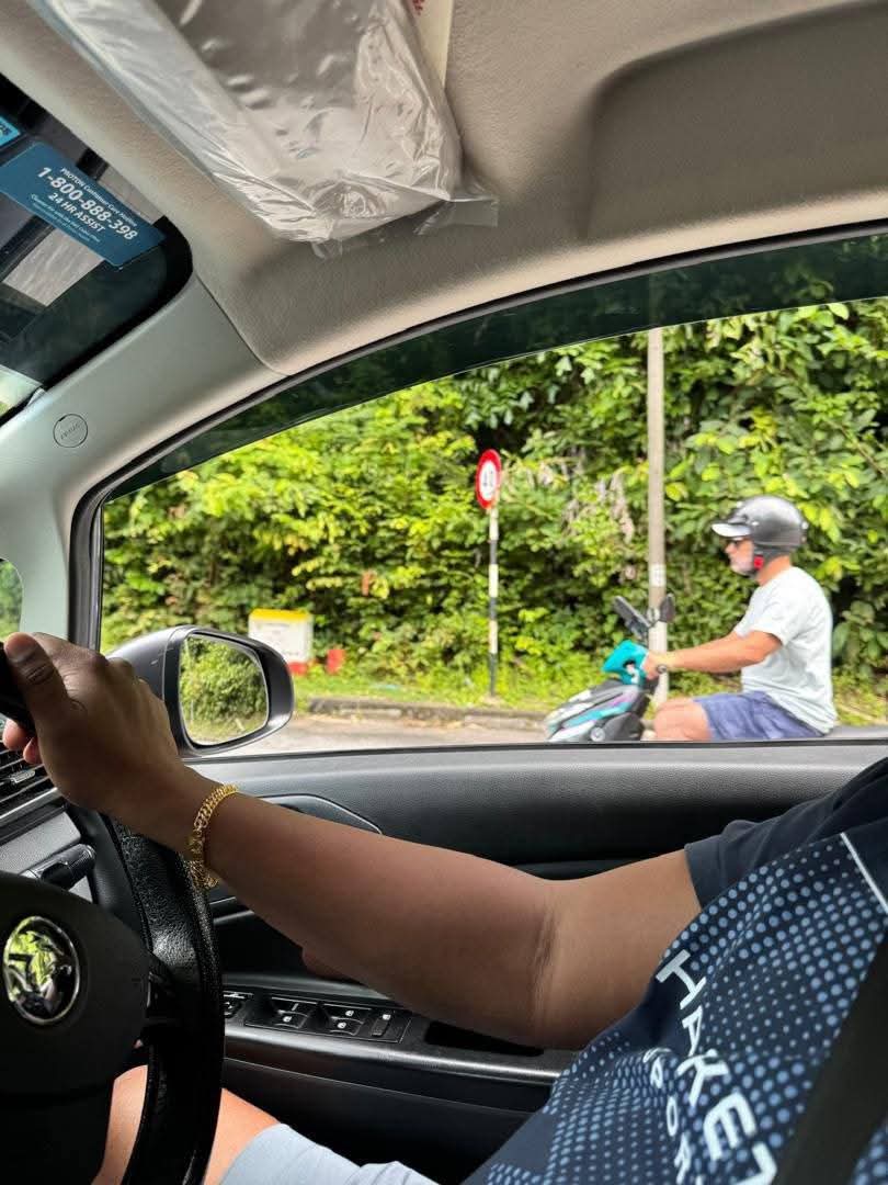 rishi_dr119's tweet image. बिहार यात्रा में बन्दा इतना पस्त हो गया कि मस्त होने को चुपके से निकल के मलेशियाई द्वीप लंगकावी पहुँच गया🤔

वैसे चमचों के हिसाब से ये पंजाब बाढ़ पीड़ितों से मिलने जा रहा था😲

अब इस्लामिक देश जहाँ ज़ाकिर नाइक जैसा साँप भी है, पप्पू खाली massage करवाने तो न गया होगा👎😡
#Toolkit