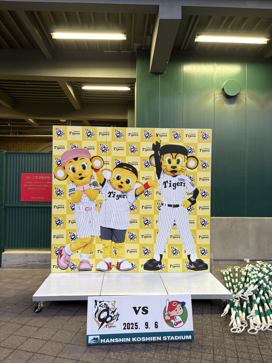 昨日甲子園に行ったら
おはよう朝日ですのロケで
今成さんと鷲尾アナがいて
勇気を出して
『おは朝毎朝楽しみに観てます
お写真撮らせていただいてもいいですか？』と
お声掛けしたら
『いいですよ
一緒に撮りましょう』と
言っていただいた
鷲尾アナめちゃめちゃ可愛かった
お帰りなさい、って言えた