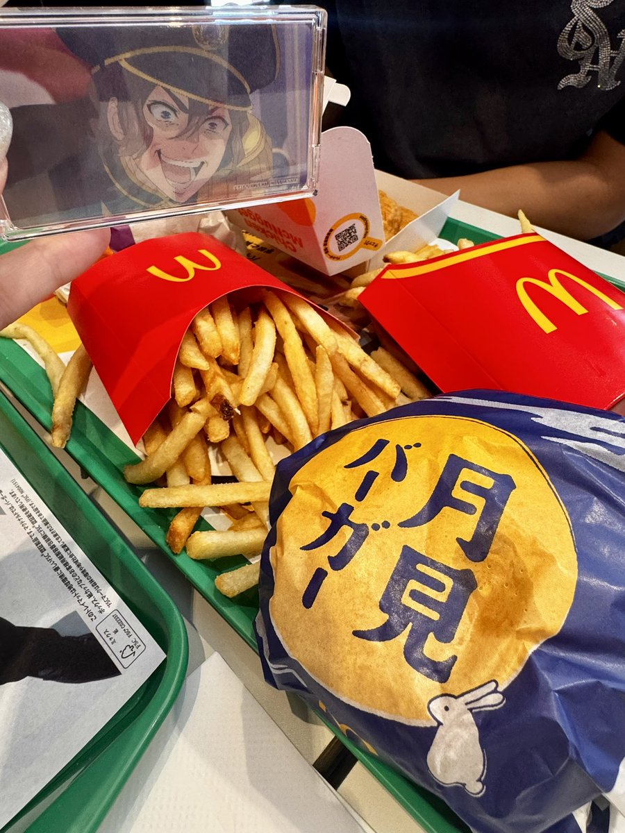 バーガーめｪ！！フライドﾎﾟﾃﾄはシュワルツローズのもの！お前はセット価格だｧｧｧｱ！！