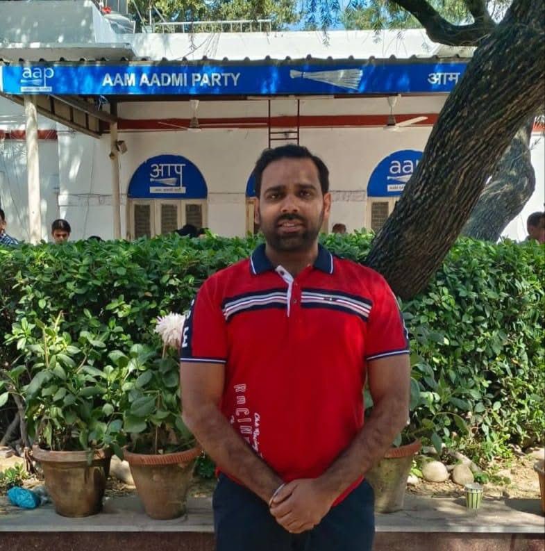 Mohit8376960331's tweet photo. आम आदमी पार्टी @Sandeeps880 भैया जी कों जन्मदिन की हार्दिक शुभकामनाएँ
मोहित मंडल अध्यक्ष पालम वॉर्ड-135
@ArvindKejriwal @Pawansh07 @aguneesh @AaleyIqbal @OberoiShelly @AAPMaheshkhichi @AAPkaRavinder @KejriwalSunita @JoginderAAP @DrSushilKrGupta  @SanjayAzadSln @Saurabh_MLAgk https://t.co/SiFwyy8xg8