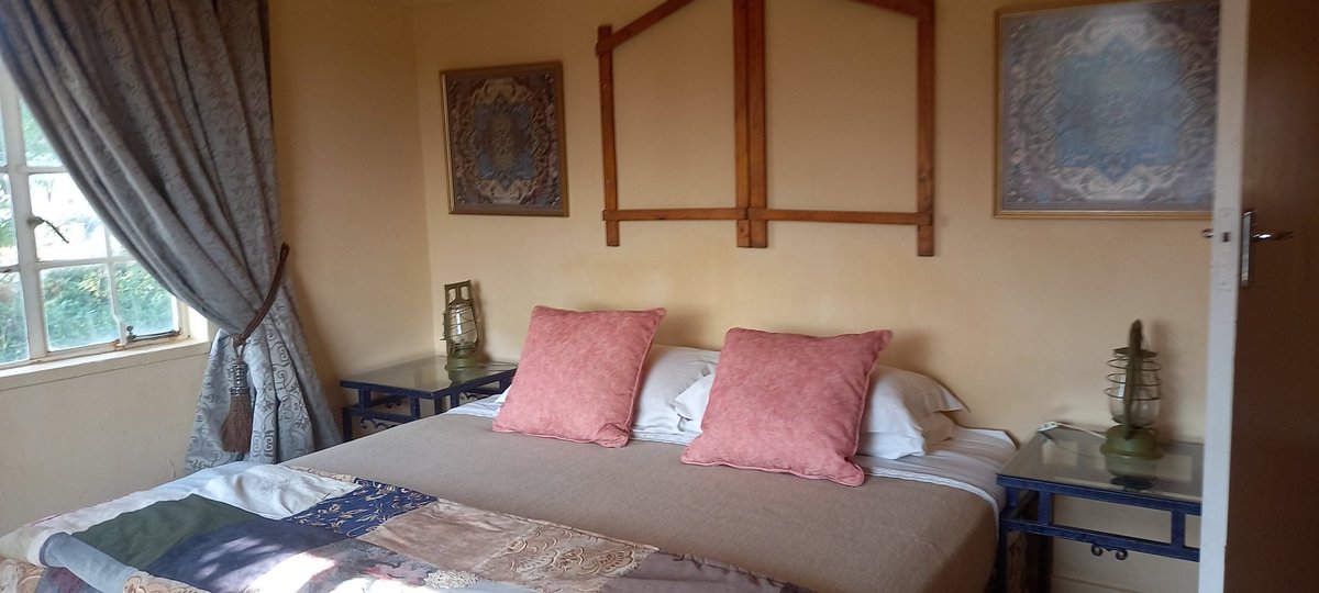 KameelHuise's tweet photo. Take a drive to our part of the country &amp; stay over at the Stasiemeester.  History bird watching, sunsets, hiking goodfood will help to make new memories. Book now!. 

#tourismmonth2025 #Kameel #Noordwes #RouteR377 https://t.co/fkb0153fOk