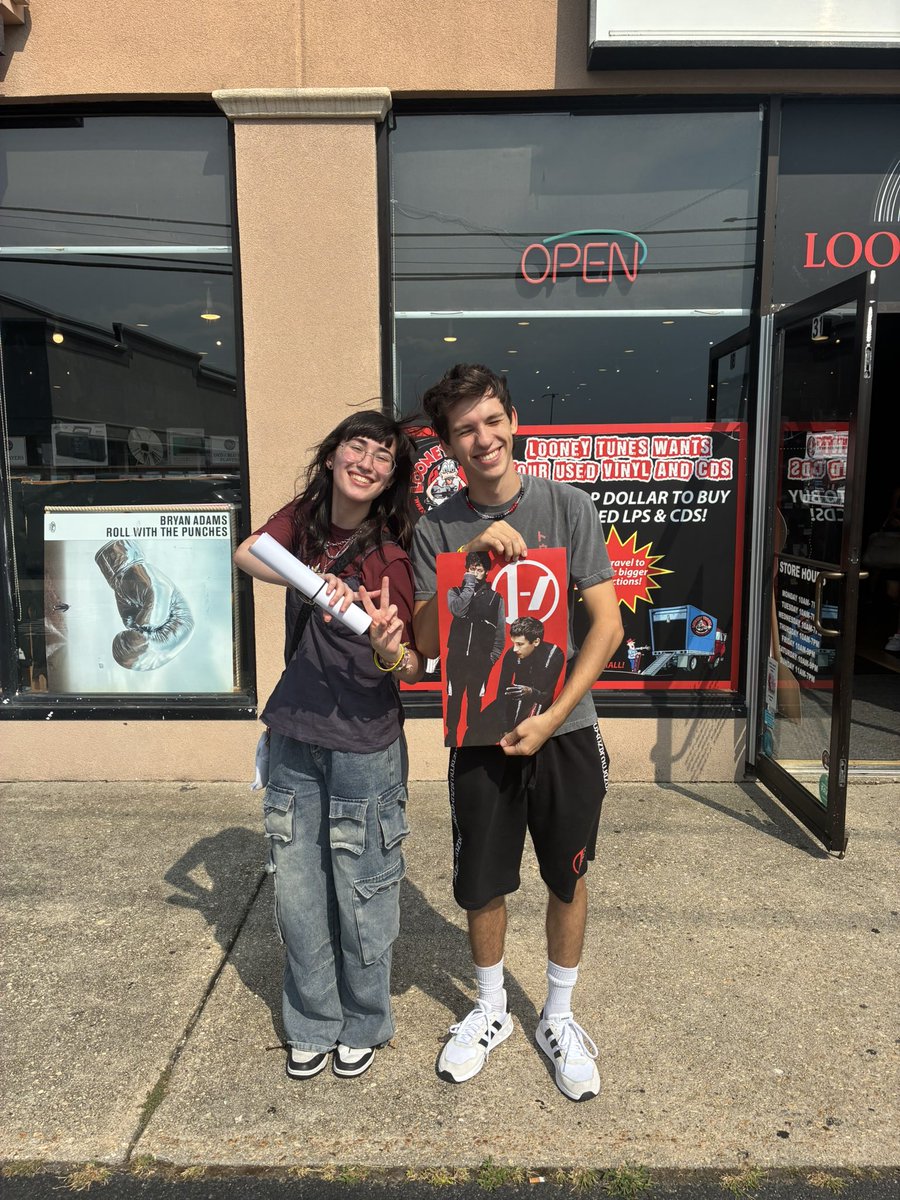 kghnfart's tweet photo. He found me crying 😭, he crew too 😭, we both crode...😭 #BREACHLP https://t.co/X4N4Jz5Wlt