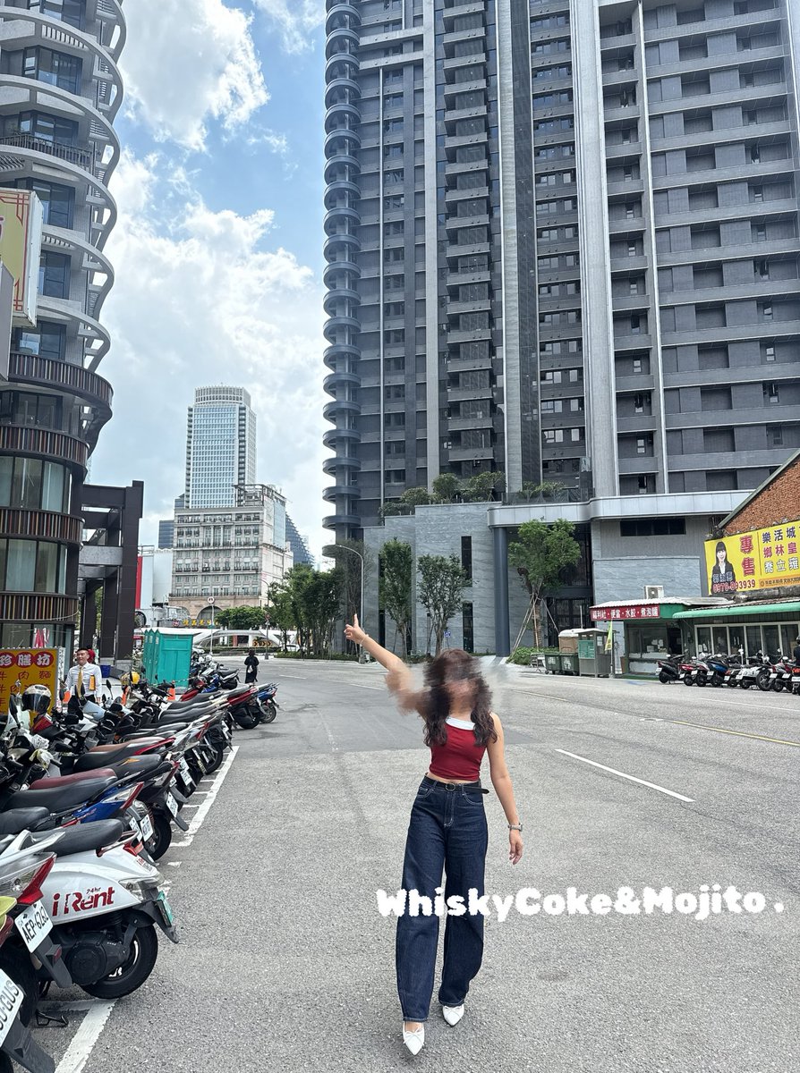 📍今日地標 「台中」

炎熱的天氣
等等是不是就該泡泡水消暑一下？
順便讓阿威養眼養眼🤭🤫
☀️⛱️🕶️🧴👙💦🎢