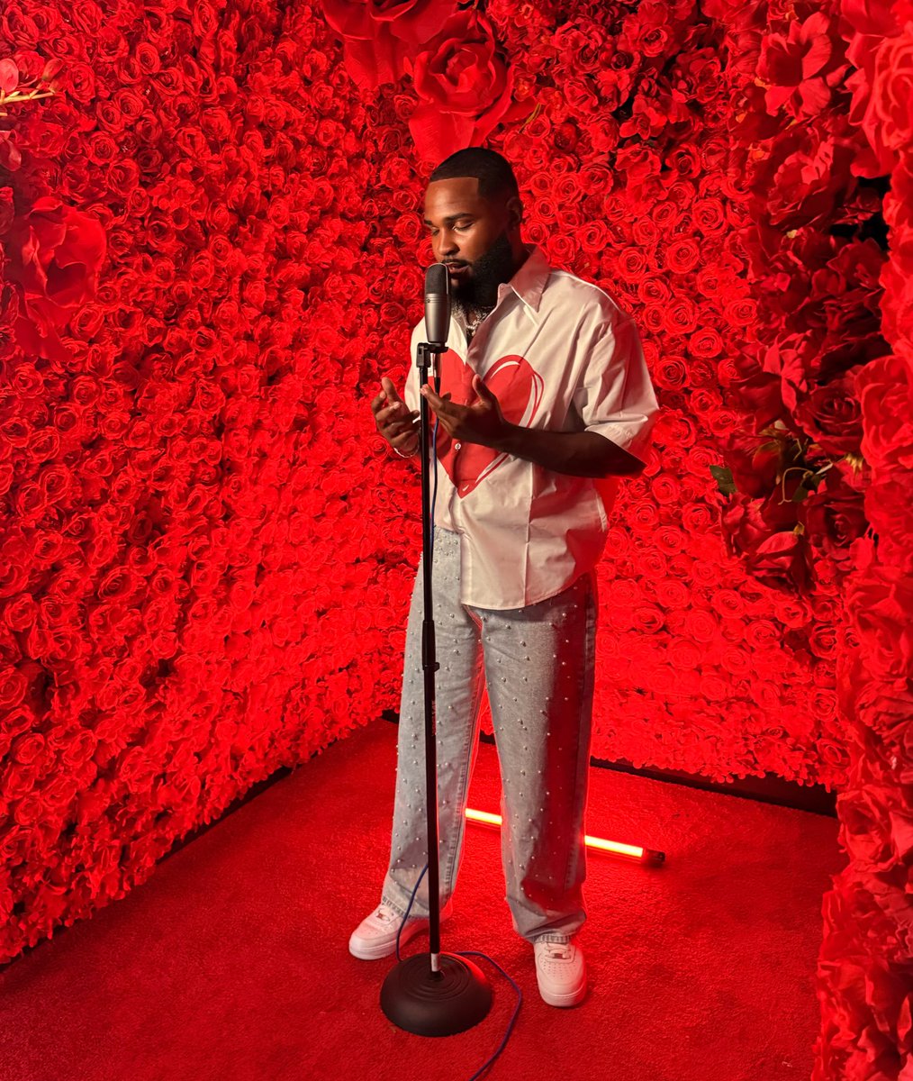 loverboykl's tweet image. Can I sing to you?