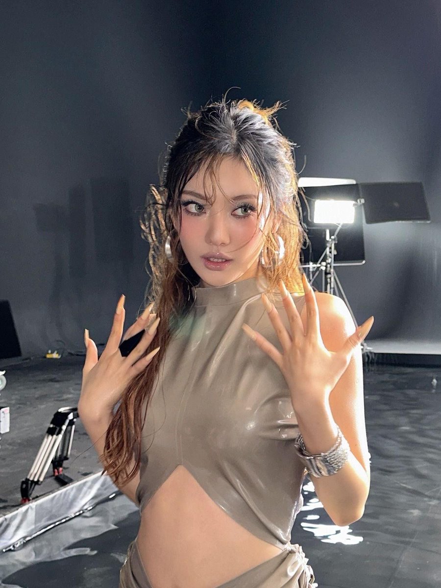 DanaDrinking's tweet photo. Technically Iβm every color #RINDYPARTY #IVESTAGRAM https://t.co/M578aY4UyP
