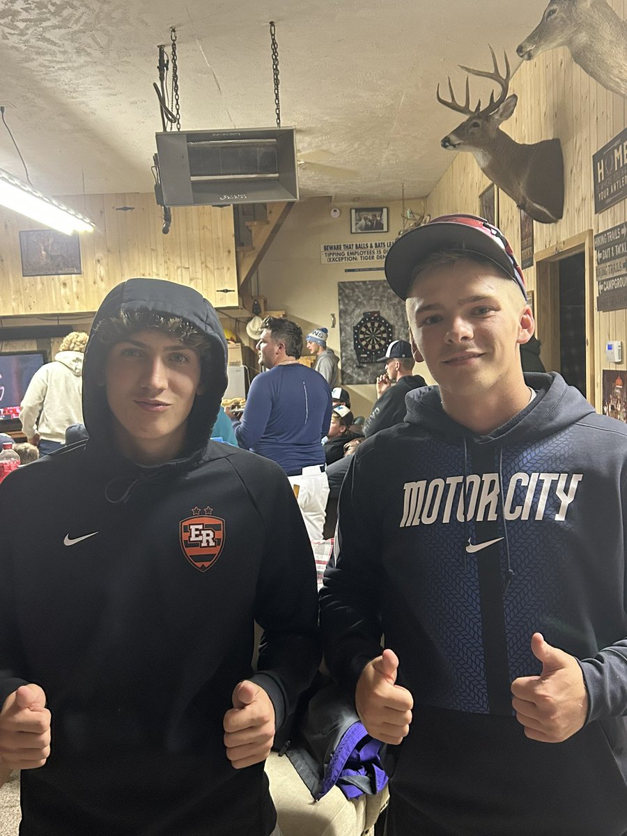 After a long rainy day of baseball, the JOEs settled in for some contests before watching the Michigan and Michigan State games. Congrats to Alex Barber and Brandon Schomisch on the wins!