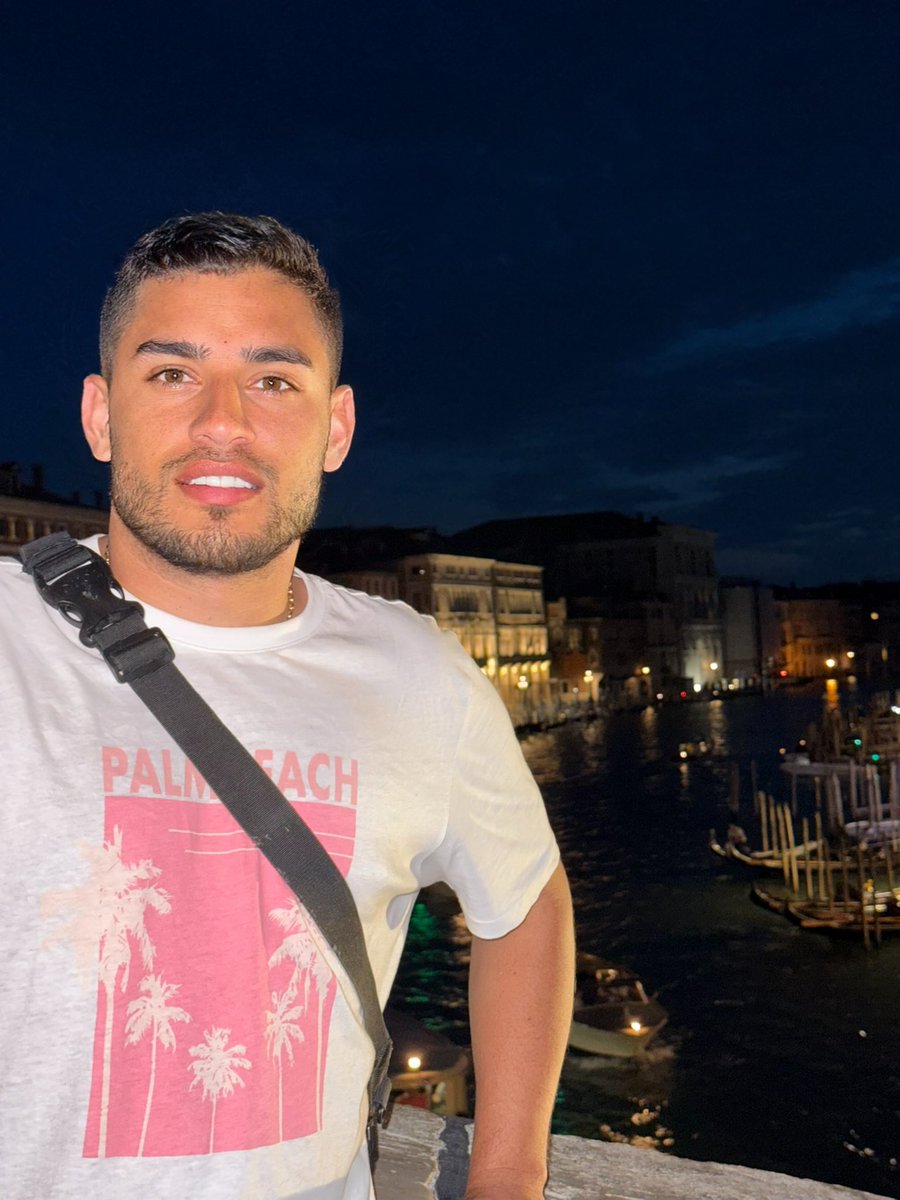 Cuenten algo aquí ya se pueden editar Tuits, se pueden subir historias, existen los hashtag para seguidores que ha pasado por aquí en todos estos años ?