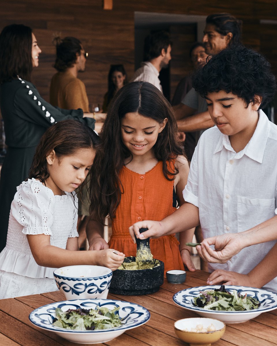 FSTamarindo's tweet image. Our beach houses bring space, serenity, and seclusion to make every moment yours. From private chef dinners to wellness on the lawn, poolside days, or barefoot steps to the beach—the possibilities are endless, the privacy unmatched.

#FSTamarindo #ExperienceFS #FSResidenceRentals