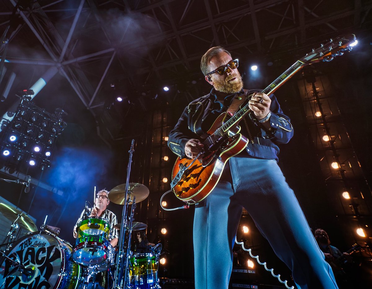 shutter16's tweet image. “Milwaukee Got Loud: @theblackkeys  at @BMOPavilion  last night. 📷 Full Recap on the Way”
📷 #ricdammphotography

#Shutter16 #TwitFromThePit #LiveMusicNC #TheBLackKeys #BMOPavilion
— at BMO Harris Pavillion.