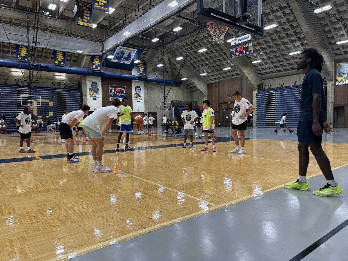 MidwestCollegeEliteCamp (@mcec_basketball) on Twitter photo 🏀Today’s event was a huge success! We hosted nearly 120 players from 11 different states in our two sessions.
👏🏻 Thank you to all of the players and 19 college coaches who attended! Also thank you to <a href="/RVC_MBB/">Rock Valley College Men’s Basketball</a> for reffing!
🔥 It was a great first event… 🏀Today’s event was a huge success! We hosted nearly 120 players from 11 different states in our two sessions.
👏🏻 Thank you to all of the players and 19 college coaches who attended! Also thank you to <a href="/RVC_MBB/">Rock Valley College Men’s Basketball</a> for reffing!
🔥 It was a great first event…