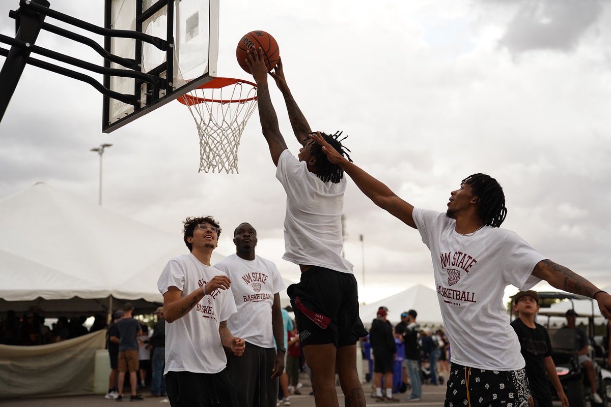 Huge thanks to the 6th Man Club and all the Aggies who joined us at the tailgate! 🤠

#AggieUp
