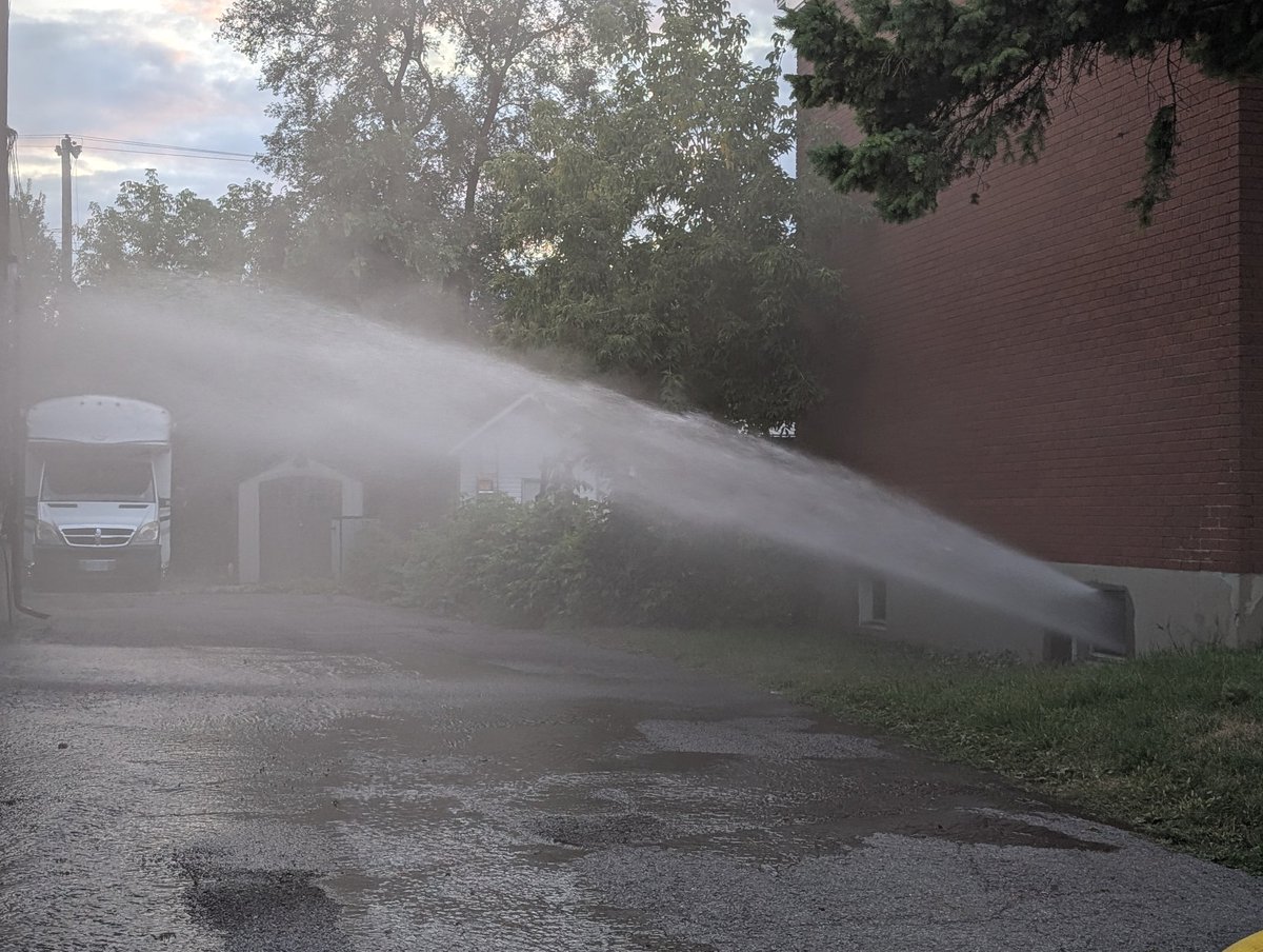 OFSFirePhoto's tweet image. Ottawa Fire on the scene of a Working Fire in a 2 storey triplex in the 700 block of Trojan AV between Quebec ST and Burn ST. @OttFire #Ottawanews #Ottawa