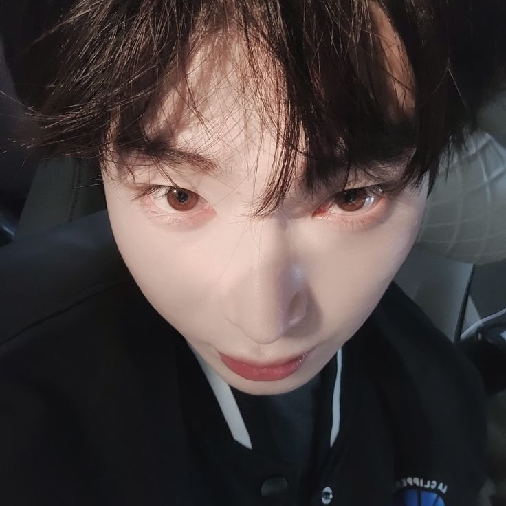 ftalsunoos's tweet photo. my favorite genre of sunoo selcas https://t.co/85IyNPoAfp
