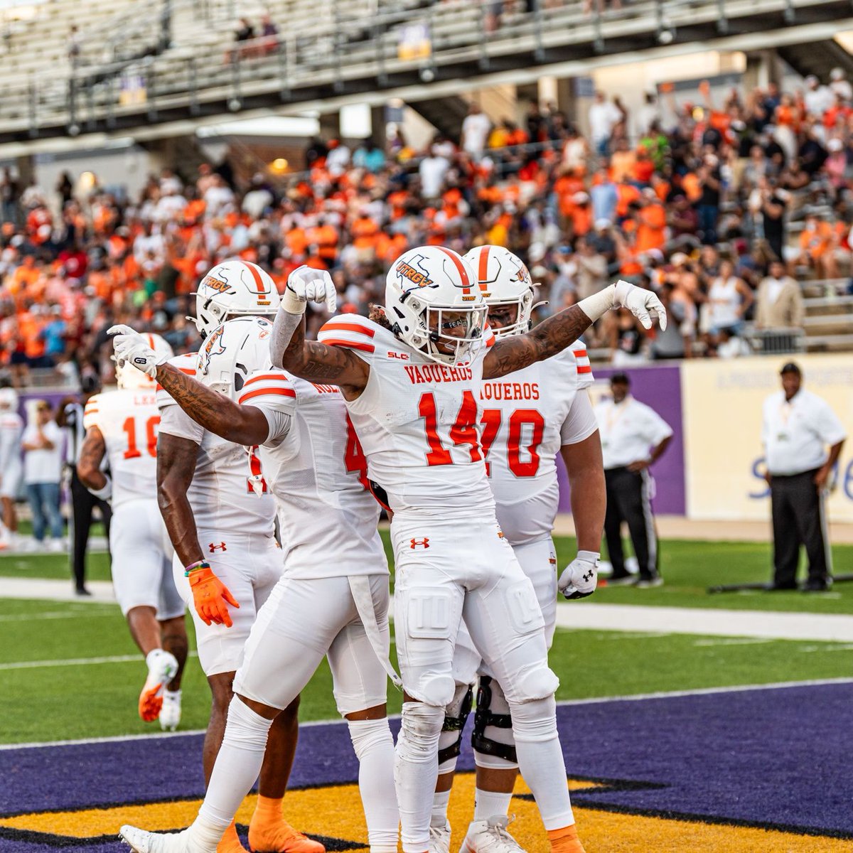 All Vaqueros after the first ✌️

UTRGV 17, PVAMU 0 

💻 bit.ly/480SMW8
📻 radioparami.com
📊 GoUTRGV.com/FBLiveStats

#RallyTheValley #UTRGV #WinToday