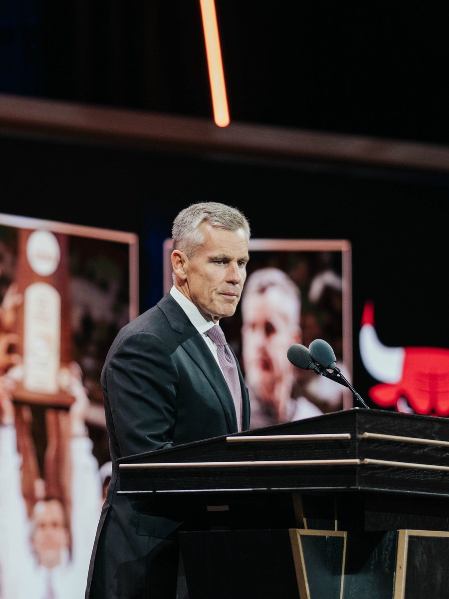 Billy Donovan is now officially an enshrined member of the Naismith Basketball Hall of Fame. #25HoopClass