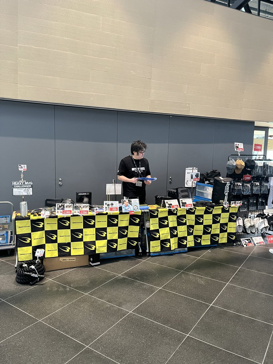 bodymakernagoya's tweet photo. おはようございます☀️
本日はスポーツひのまるキッズ東海小学生柔道大会にてブース出店しています！
お得な商品はもちろん
ストロンググリップ100kg
マグカップダンベルなど
チャレンジグッズもあります💪
力自慢の皆様、HEAVY MUG CHALLENGEの挑戦お待ちしております😉
#bodymaker  #柔道 https://t.co/ZCZAou7Hao