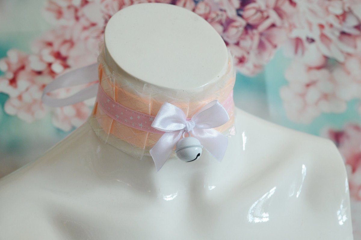 Nekollars's tweet photo. Premade ddlg choker - Peach Stars - pastel cute collar cgl abdl daddy kink kitten play petplay pet play necklace - handmade by Nekollars https://t.co/44Zlrp3ptE #Etsy #Nekollars #PrideCollar https://t.co/qdKArePhDN