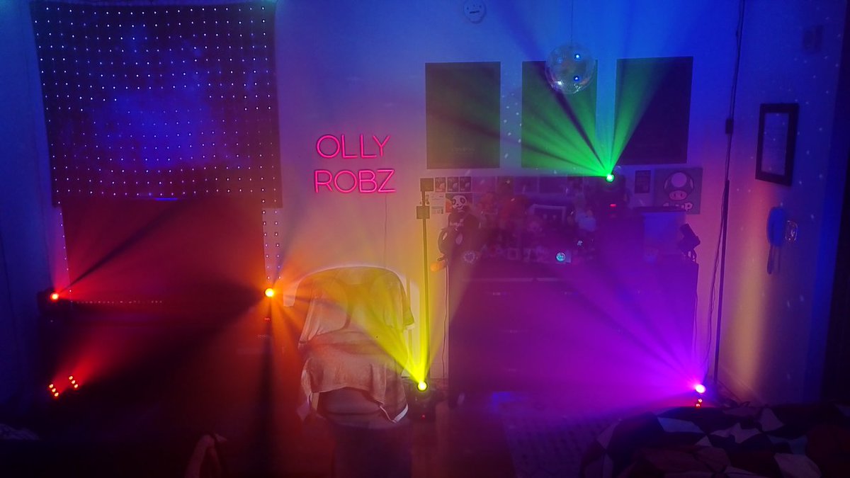 😺 Is it a bird? Is it a cat? Is it the aircraft of a fictional rescue organization? IT'S ALL OF THEM! 🚀 live.ollyrobz.com