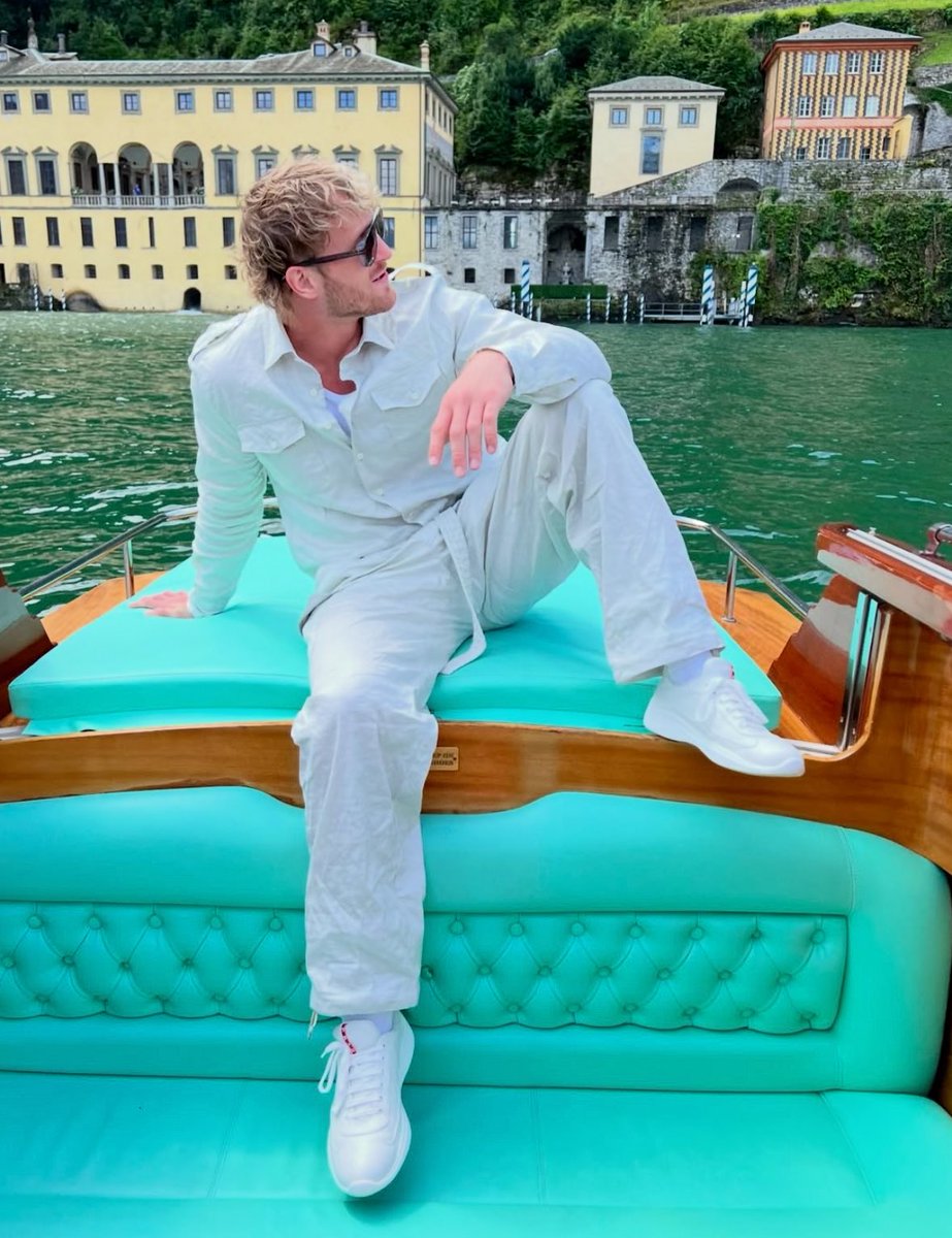 Put your drink in the air, and toast to the right here, and right now