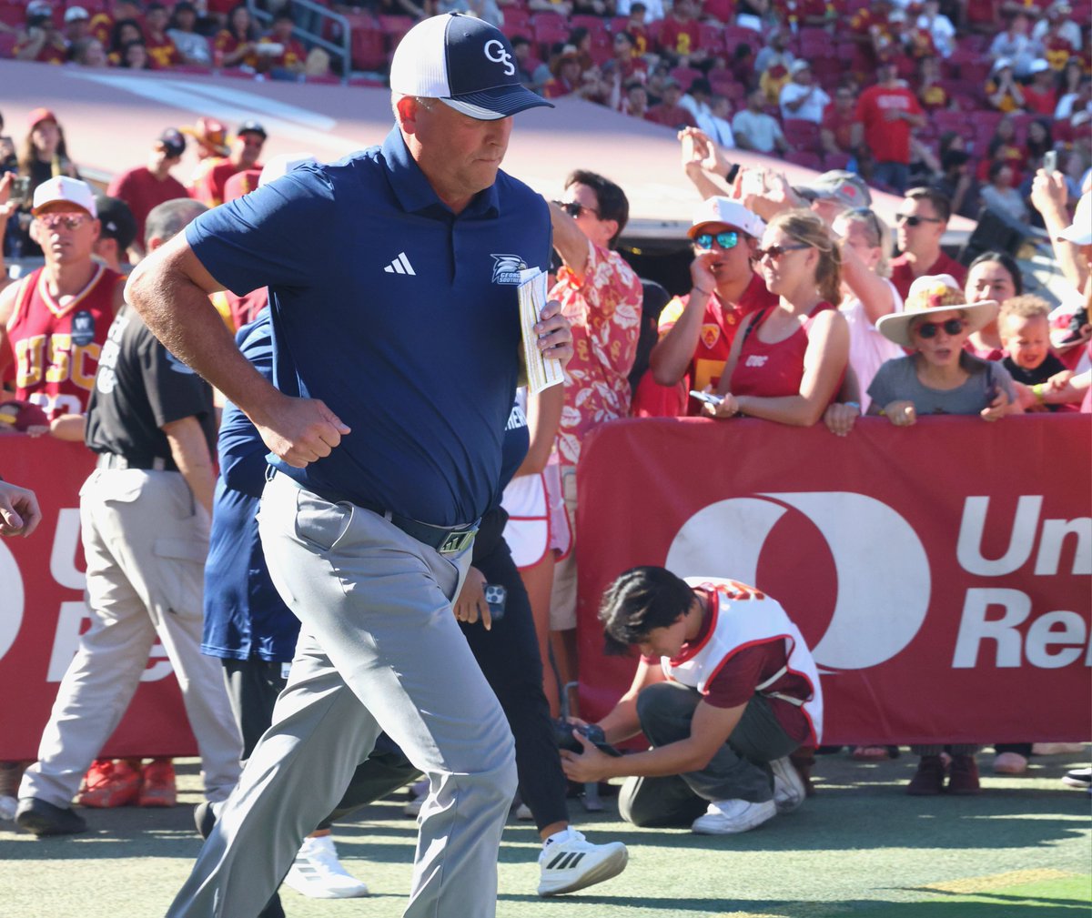Clay Helton returns to the <a href="/lacoliseum/">Los Angeles Memorial Coliseum</a> to face <a href="/uscfb/">USC Football ✌️</a> with new team, <a href="/GeorgiaSouthern/">GeorgiaSouthern</a> and receives a less than warm welcome from Trojans fans. ✌️🏈 #fighton
