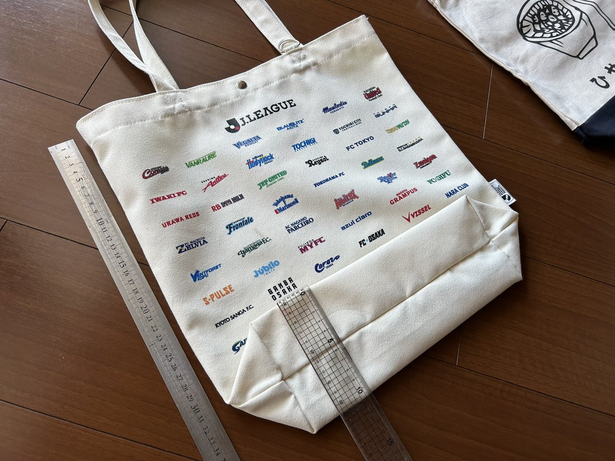 昨日 #しまむら で購入したJリーグトートバッグ。内ポケットやボタンや