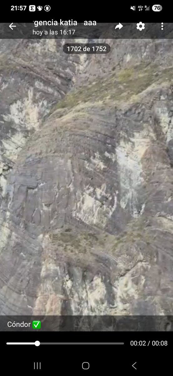 GUIA: Ahi en la roca pueden ver dos Condores.
La Roca: 1500 m de alto 1 cordillera de ancho.
A ver si ustedes lo ven ...