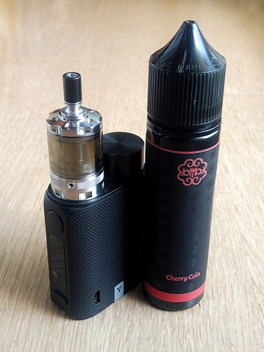 ntosi9's tweet image. dotmodのリキッドってどうなんだろ？と思い、一番地雷っぽいクラフトコーラをお試し🚬
いやーこういうアプローチもあったのかと感心しました。舐めてたヮ。今までのコーラリキッドで一番かも。
良い意味で、田舎のヤン車の香りっぽいコーラ。bishopのミラーグラスに似合う😀
#ecig