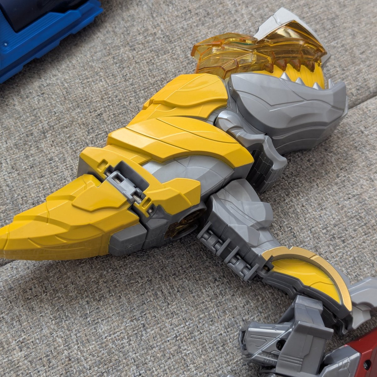 うちの子の推しの戦隊イエローが離脱？するっぽくて、日曜の朝っぱらから暗雲が立ち込めている