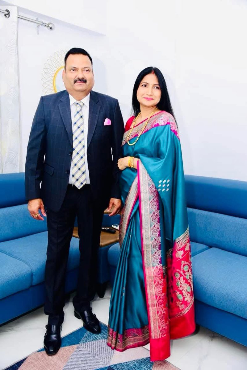 किसी को अपने अमल का हिसाब क्या देते 
जब सवाल ही ग़लत थे , जवाब क्या देते । 

बस यूँ ही