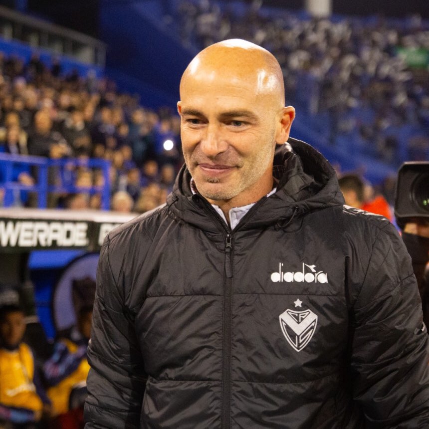 Nunca, pero nunca, nos olvidemos de este Señor 💙🤍